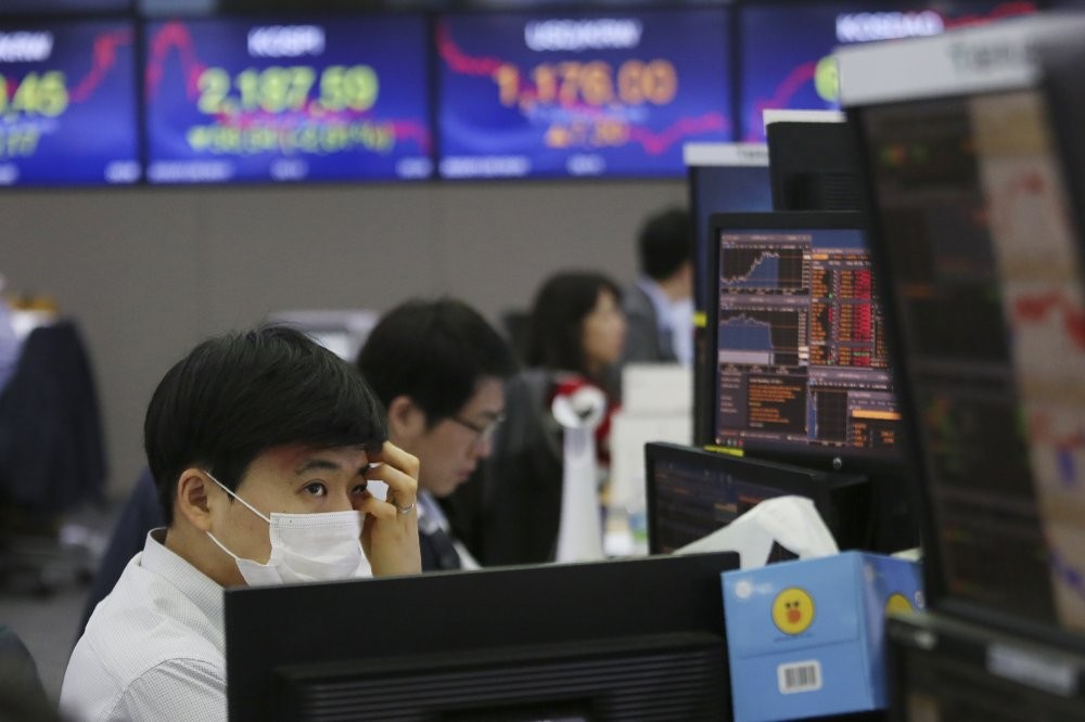 asian-stocks-tumble-as-china-virus-worries-deepen